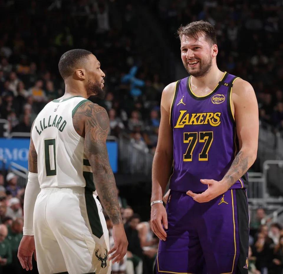 九游体育-雄鹿观众热烈欢呼！，姆巴佩迎来三赛季出色发挥比赛高潮迭起-九游体育